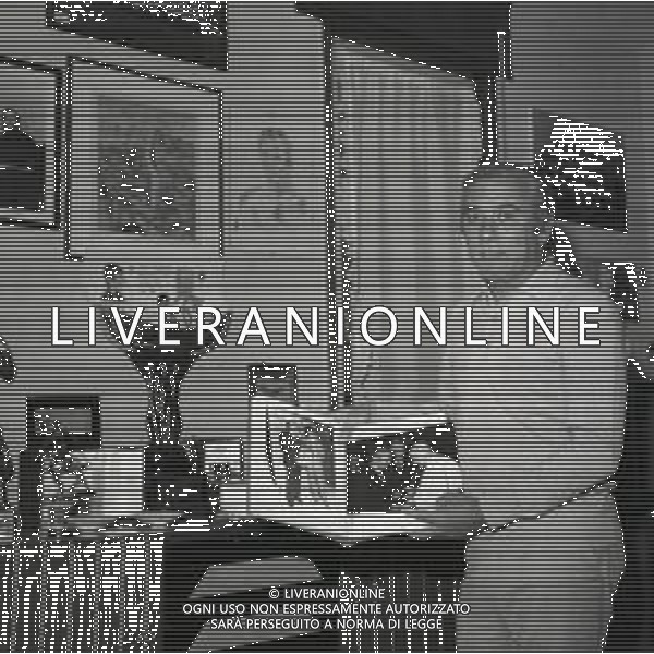 RETROSPETTIVA GIOVANNI BATTISTA FABBRI ALLENATORE VICENZA CALCIO NELLA FOTO GIOVANNI BATTISTA FABBRI ALLENATORE VICENZA CALCIO IN FAMIGLIA NELL\'ANNO 1979 AG ALDO LIVERANI SAS