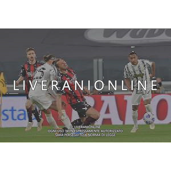 ©Alessandro Falzone/Agenzia Aldo Liverani Torino 09.05.2021 Stadio Allianz Stadium Juventus vs Milan Serie A Tim 2020-2021 Nella foto : ADRIEN RABIOT- ZLATAN IBRAHIMOVIC ©FALZONE / AGENZIA ALDO LIVERANI SAS