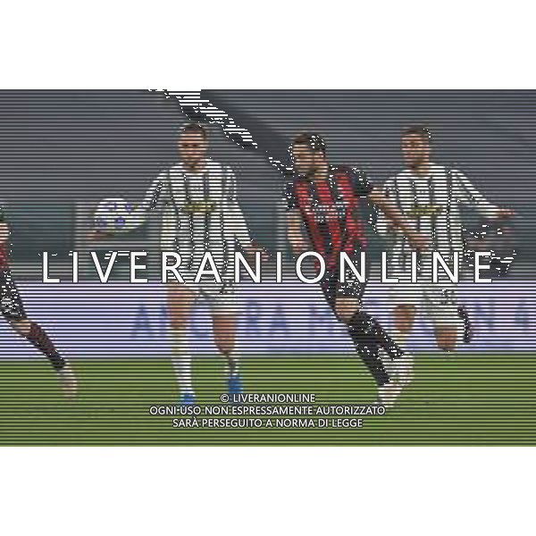 ©Alessandro Falzone/Agenzia Aldo Liverani Torino 09.05.2021 Stadio Allianz Stadium Juventus vs Milan Serie A Tim 2020-2021 Nella foto : HAKAN CALHANOGLU - ADRIEN RABIOT ©FALZONE / AGENZIA ALDO LIVERANI SAS