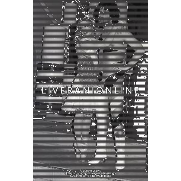RETROSPETTIVA BEPPE GRILLO COMICO CABARETTISTA NELLA FOTO BEPPE GRILLO CON HEATHER PARISI NELLA TRASMISSIONE TELEVISIVA “ TE LA DO IO L\'AMERICA“NELL\'ANNO 1981 AG ALDO LIVERANI SAS  