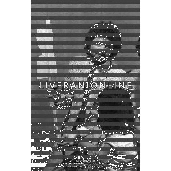RETROSPETTIVA BEPPE GRILLO COMICO CABARETTISTA NELLA FOTO BEPPE GRILLO NELLA TRASMISSIONE TELEVISIVA “ TE LA DO IO L\'AMERICA“NELL\'ANNO 1981 AG ALDO LIVERANI SAS  