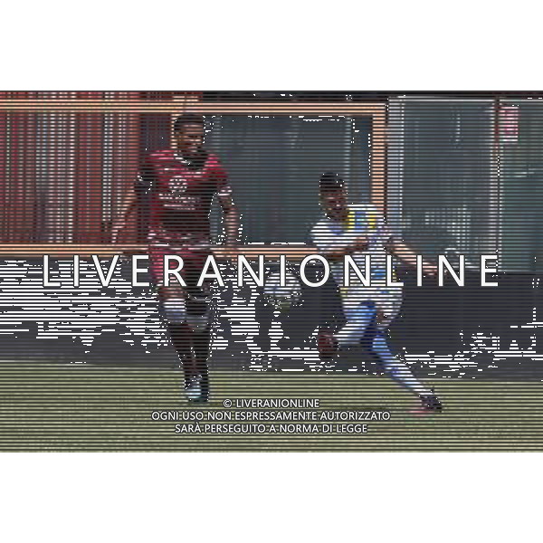 REGGINA - FROSINONE CAMPIONATO CALCIO SERIE BKT 10.05.2021 NELLA FOTO MARCO CARRARO (FROSINONE) CON MICHAEL FOLORUNSHO (REGGINA) ©PASQUALE GAREFFA / AGENZIA ALDO LIVERANI SAS