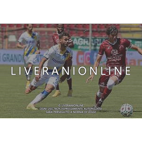 REGGINA - FROSINONE CAMPIONATO CALCIO SERIE BKT 10.05.2021 NELLA FOTO CHRISTIAN DALLE MURA (REGGINA) E MIRKO GORI (FROSINONE) ©PASQUALE GAREFFA / AGENZIA ALDO LIVERANI SAS