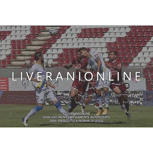 REGGINA - FROSINONE CAMPIONATO CALCIO SERIE BKT 10.05.2021 NELLA FOTO GERMAN DENIS (REGGINA) E ALESSANDRO SALVI (FROSINONE) ©PASQUALE GAREFFA / AGENZIA ALDO LIVERANI SAS