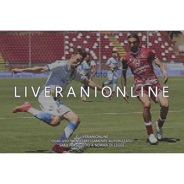 REGGINA - FROSINONE CAMPIONATO CALCIO SERIE BKT 10.05.2021 NELLA FOTO ANDRIJA NOVAKOVICH (FROSINONE) E GIANLUCA DI CHIARA (REGGINA) ©PASQUALE GAREFFA / AGENZIA ALDO LIVERANI SAS