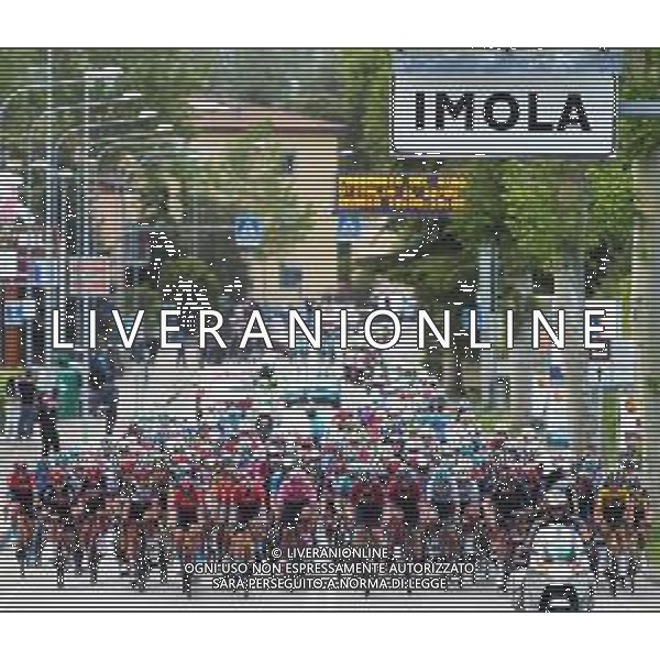 IMOLA 12 05 2021 PASSAGGIO DEL GIRO D\'ITALIA A IMOLA NELLA FOTO IL GRUPPO LASCIA LA CITTA\' MAGLIA ROSA ALESSANDRO DE MARCHI FOTO GIANNI SANNA-AG ALDO LIVERANI SAS