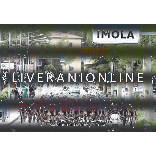 IMOLA 12 05 2021 PASSAGGIO DEL GIRO D\'ITALIA A IMOLA NELLA FOTO IL GRUPPO LASCIA LA CITTA\' MAGLIA ROSA ALESSANDRO DE MARCHI FOTO GIANNI SANNA-AG ALDO LIVERANI SAS