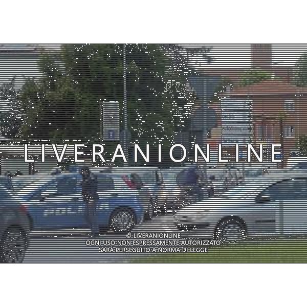 IMOLA 12 05 2021 PASSAGGIO DEL GIRO D\'ITALIA A IMOLA NELLA FOTO POLIZIA DI STATO BLOCCA LA STRADA PER IL PASSAGGIO DEL GIRO D\'ITALIA FOTO GIANNI SANNA-AG ALDO LIVERANI SAS