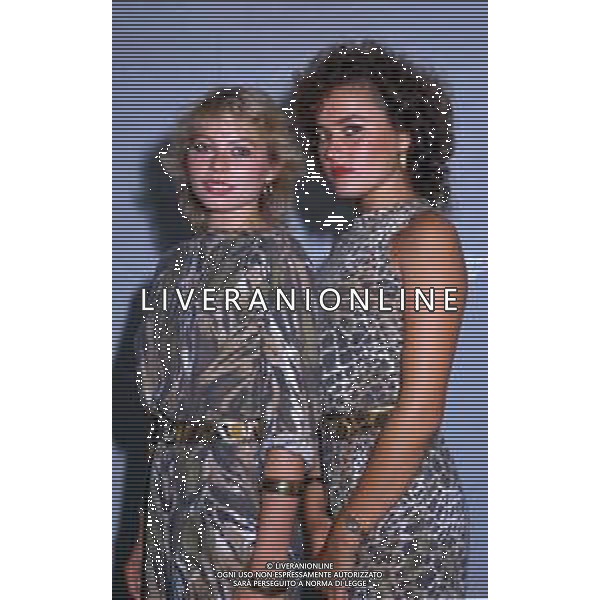 RETROSPETTIVA LORY DEL SANTO SHOWGIRL NEL 1981 NELLA FOTO CON LA SORELLA PAOLA ©Archivio Giovanni Liverani /AGENZIA ALDO LIVERANI SAS