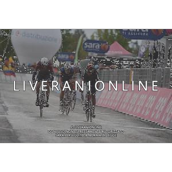 13-05-2021 Giro D\'italia; Tappa 06 Grotte Di Frasassi - San Giacomo Monti Della Laga; 2021, Ineos Grenadiers; 2021, Israel Start Up Nation; 2021, Deceuninck - Quick Step; Bernal Gomez, Arley; Martin, Daniel; San Giacomo Monti Della Laga; ©SIROTTI /AGENZIA ALDO LIVERANI SAS