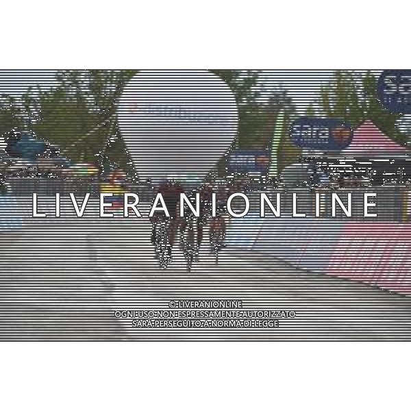 13-05-2021 Giro D\'italia; Tappa 06 Grotte Di Frasassi - San Giacomo Monti Della Laga; 2021, Ineos Grenadiers; 2021, Israel Start Up Nation; Bernal Gomez, Arley; Martin, Daniel; San Giacomo Monti Della Laga; ©SIROTTI /AGENZIA ALDO LIVERANI SAS