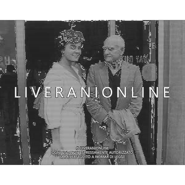 RETROSPETTIVA LORY DEL SANTO SHOWGIRL NEL 1980 CON LO SCRITTORE ALBERTO MORAVIA ©Archivio Giovanni Liverani / AGENZIA ALDO LIVERANI SAS