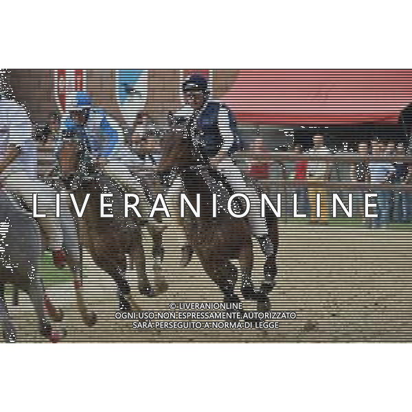 © TVRG Il fantino Andrea Mari vincitore di 6 edizioni del Palio di Siena e di 1 edizione del Palio di Legnano nella foto Andrea Mari al Palio di Legnano del 2018 con i colori della contrada San Martino foto Roberto Garavaglia/agenzia Aldo Liverani