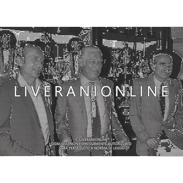 RETROSPETTIVA RINO MARCHESI ALLENATORE NELLA FOTO RINO MARCHESI PRESENTAZIONE ALLENATORE INTER CALCIO A MILANO NELL\'ANNO 1982 CON IL PRESIDENTE IVANOE FRAIZZOLI E SANDRO MAZZOLA AG ALDO LIVERANI SAS
