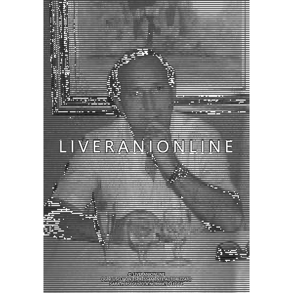 RETROSPETTIVA RINO MARCHESI ALLENATORE NELLA FOTO RINO MARCHESI CONFERENZA STAMPA A MILANO SUL SUO LICENZIAMENTO DA PARTE DELL\'INTER CALCIO ANNO 1983 AG ALDO LIVERANI SAS