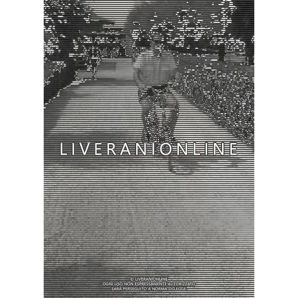 RETROSPETTIVA RINO MARCHESI ALLENATORE NELLA FOTO RINO MARCHESI A FORTE DEI MARMI CON LA FAMIGLIA ANNO 1983 AG ALDO LIVERANI SAS 