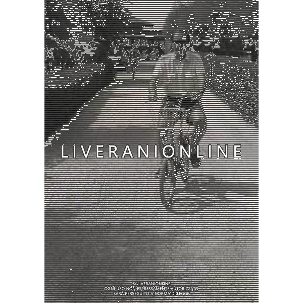 RETROSPETTIVA RINO MARCHESI ALLENATORE NELLA FOTO RINO MARCHESI A FORTE DEI MARMI CON LA FAMIGLIA ANNO 1983 AG ALDO LIVERANI SAS 