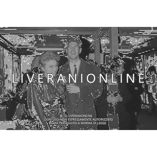 PRESENTAZIONE COLLEZIONE TRUSSARDI ACTION AL PALATRUSSARDI DI MILANO 1987 - RETROSPETTIVA NELLA FOTO LORY DEL SANTO CON LA SORELLA PAOLA ©Archivio Giovanni Liverani/AGENZIA ALDO LIVERANI SAS