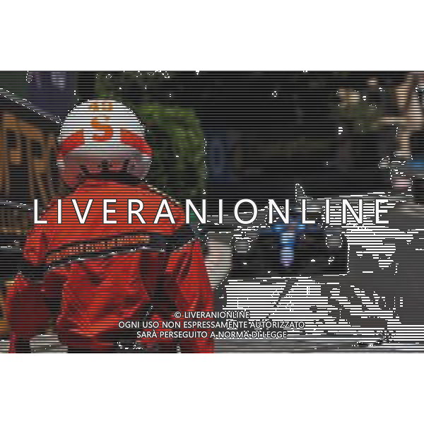 A marshal watches Fernando Alonso (ESP) Alpine F1 Team A521. 20.05.2021. Formula 1 World Championship, Rd 5, Monaco Grand Prix, Monte Carlo, Monaco, Practice Day. - www.xpbimages.com, EMail: requests@xpbimages.com © Copyright: Batchelor / XPB Images/AGENZIA ALDO LIVERANI SAS - ITALY ONLY EDITORIAL USE ONLY