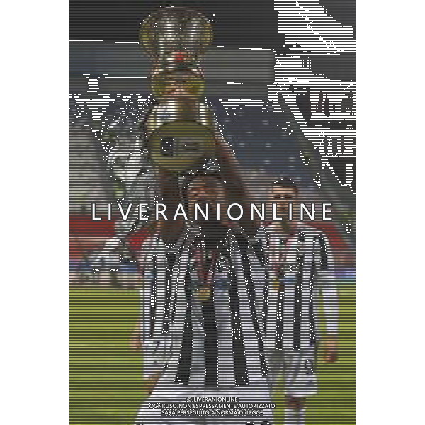 Atalanta - Juventus Finale di Coppa Italia TIMVISION CUP 2021 del 19/05/2021 nella foto: festeggiamenti Cuadrado Juan (Juventus f.c.) ©Claudio Zamagni/Agenzia Aldo Liverani Cuadrado Juan (Juventus f.c.) during TIMVISION CUP final match between ATALANTA and JUVENTUS at Mapei Stadium in Reggio-Emilia on May 19 2021 photo credit by Claudio Zamagni/Aldo Liverani Photo Agency