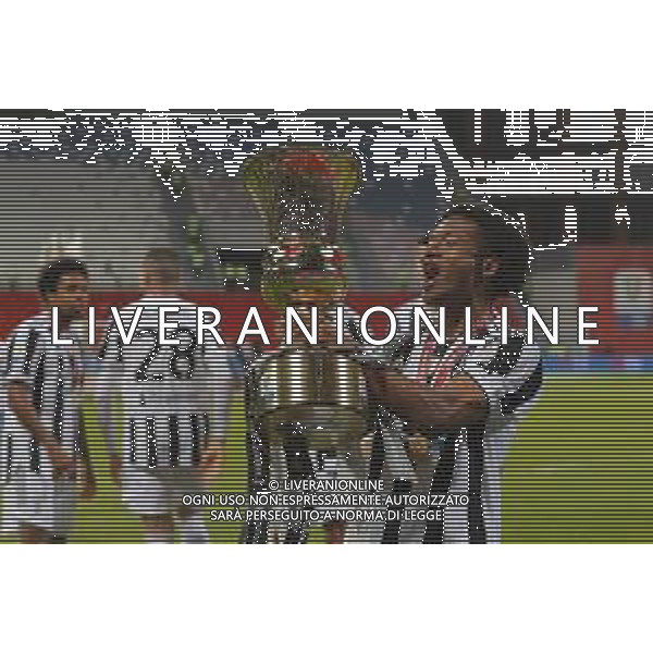 Atalanta - Juventus Finale di Coppa Italia TIMVISION CUP 2021 del 19/05/2021 nella foto: festeggiamenti Cuadrado Juan (Juventus f.c.) ©Claudio Zamagni/Agenzia Aldo Liverani Cuadrado Juan (Juventus f.c.) during TIMVISION CUP final match between ATALANTA and JUVENTUS at Mapei Stadium in Reggio-Emilia on May 19 2021 photo credit by Claudio Zamagni/Aldo Liverani Photo Agency
