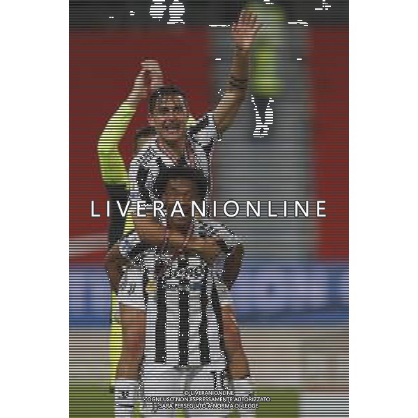 Atalanta - Juventus Finale di Coppa Italia TIMVISION CUP 2021 del 19/05/2021 nella foto: festeggiamenti Dybala Paulo (Juventus f.c.) Cuadrado Juan (Juventus f.c.) ©Claudio Zamagni/Agenzia Aldo Liverani Dybala Paulo (Juventus f.c.) Cuadrado Juan (Juventus f.c.) during TIMVISION CUP final match between ATALANTA and JUVENTUS at Mapei Stadium in Reggio-Emilia on May 19 2021 photo credit by Claudio Zamagni/Aldo Liverani Photo Agency