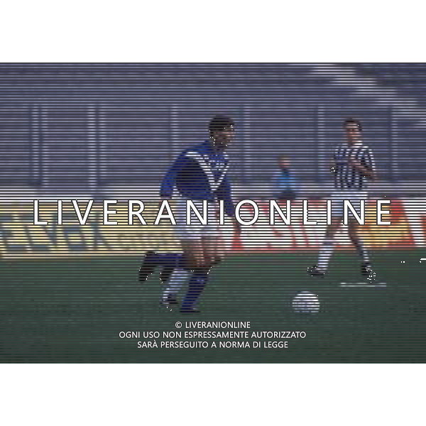 RETROSPETTIVA JON OVIDIU SABAU CALCIATORE NELLA FOTO JON OVIDIU SABAU CON LA MAGLIA DEL BRESCIA CALCIO AG ALDO LIVERANI SAS