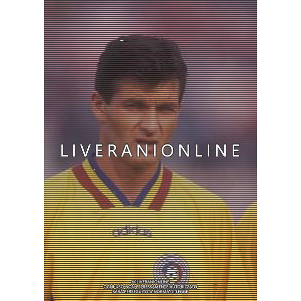 RETROSPETTIVA JON OVIDIU SABAU CALCIATORE NELLA FOTO JON OVIDIU SABAU CON LA MAGLIA DELLA NAZIONALE ROMANIA CALCIO AG ALDO LIVERANI SAS 