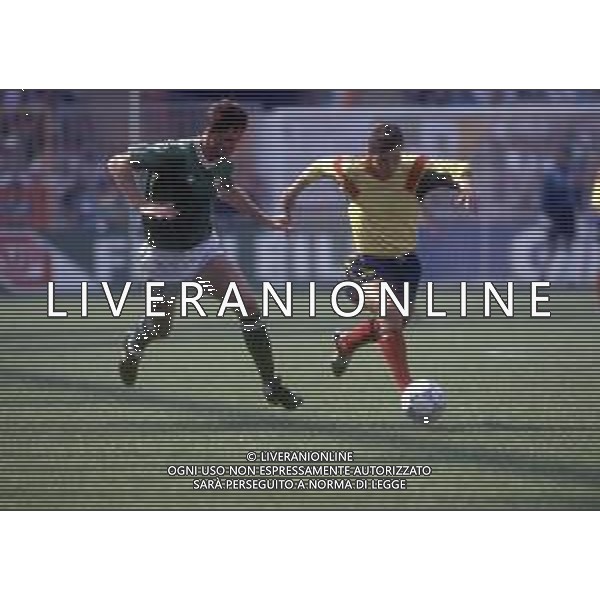 RETROSPETTIVA JON OVIDIU SABAU CALCIATORE NELLA FOTO JON OVIDIU SABAU CON LA MAGLIA DELLA NAZIONALE ROMANIA CALCIO AG ALDO LIVERANI SAS 