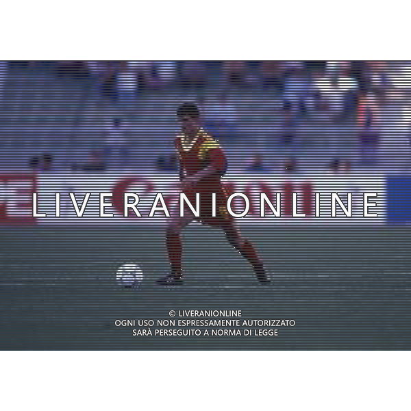 RETROSPETTIVA JON OVIDIU SABAU CALCIATORE NELLA FOTO JON OVIDIU SABAU CON LA MAGLIA DELLA NAZIONALE ROMANIA CALCIO AG ALDO LIVERANI SAS 