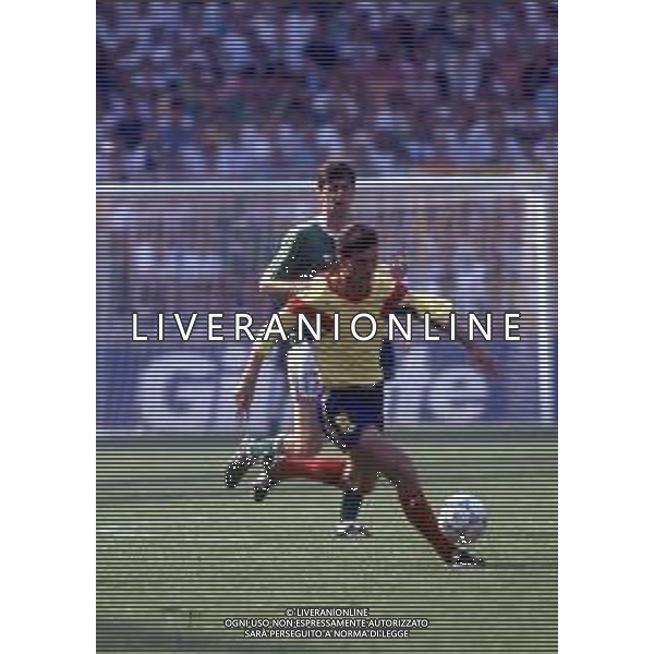 RETROSPETTIVA JON OVIDIU SABAU CALCIATORE NELLA FOTO JON OVIDIU SABAU CON LA MAGLIA DELLA NAZIONALE ROMANIA CALCIO AG ALDO LIVERANI SAS 