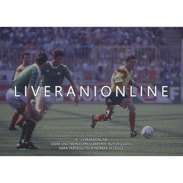 RETROSPETTIVA JON OVIDIU SABAU CALCIATORE NELLA FOTO JON OVIDIU SABAU CON LA MAGLIA DELLA NAZIONALE ROMANIA CALCIO AG ALDO LIVERANI SAS 