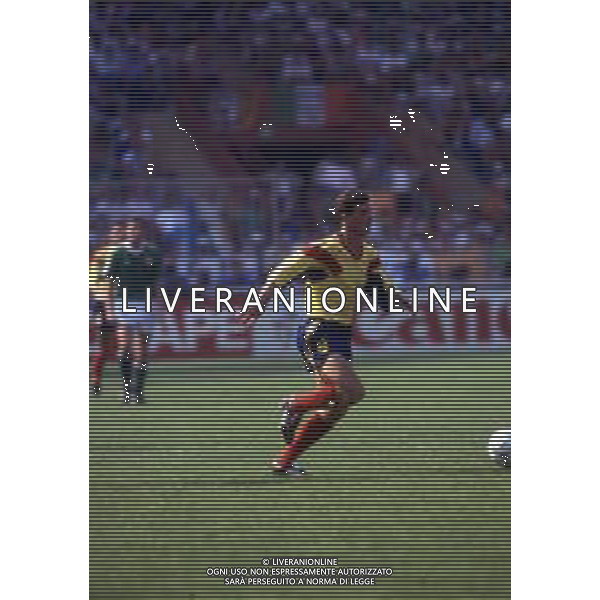 RETROSPETTIVA JON OVIDIU SABAU CALCIATORE NELLA FOTO JON OVIDIU SABAU CON LA MAGLIA DELLA NAZIONALE ROMANIA CALCIO AG ALDO LIVERANI SAS 