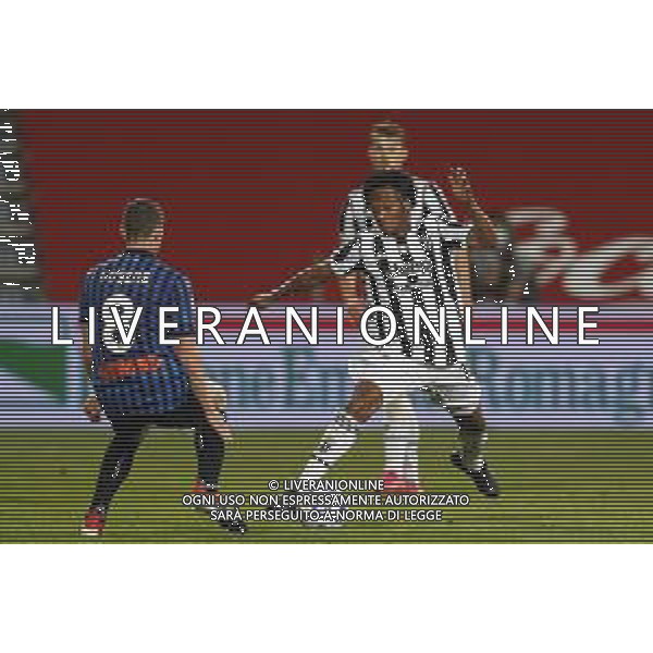 Atalanta - Juventus Finale di Coppa Italia TIMVISION CUP 2021 del 19/05/2021 nella foto: Cuadrado Juan (Juventus f.c.) Gosens Robin (Atalanta 1907) ©Claudio Zamagni/Agenzia Aldo Liverani Cuadrado Juan (Juventus f.c.) Gosens Robin (Atalanta 1907) during TIMVISION CUP final match between ATALANTA and JUVENTUS at Mapei Stadium in Reggio-Emilia on May 19 2021 photo credit by Claudio Zamagni/Aldo Liverani Photo Agency/AGENZIA ALDO LIVERANI SAS