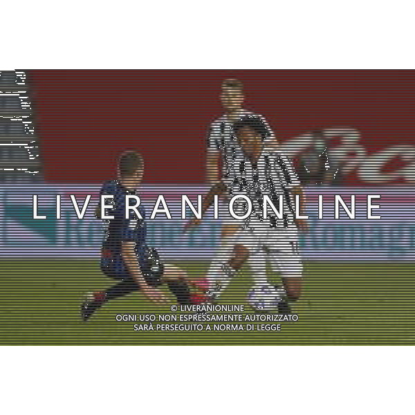 Atalanta - Juventus Finale di Coppa Italia TIMVISION CUP 2021 del 19/05/2021 nella foto: Cuadrado Juan (Juventus f.c.) Gosens Robin (Atalanta 1907) ©Claudio Zamagni/Agenzia Aldo Liverani Cuadrado Juan (Juventus f.c.) Gosens Robin (Atalanta 1907) during TIMVISION CUP final match between ATALANTA and JUVENTUS at Mapei Stadium in Reggio-Emilia on May 19 2021 photo credit by Claudio Zamagni/Aldo Liverani Photo Agency/AGENZIA ALDO LIVERANI SAS