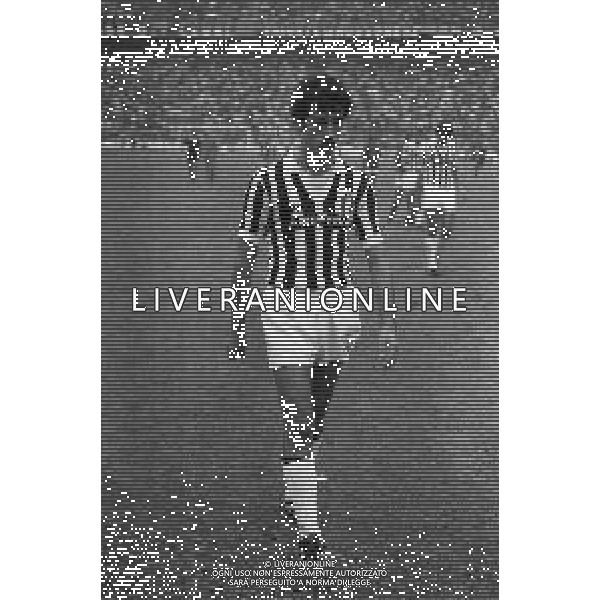 RETROSPETTIVA PIETRO PAOLO VIRDIS CALCIATORE NELLA FOTO PIETRO PAOLO VIRDIS CON LA MAGLIA DELLA JUVENTUS NELL\'ANNO 1981-1982 AG ALDO LIVERANI SAS 