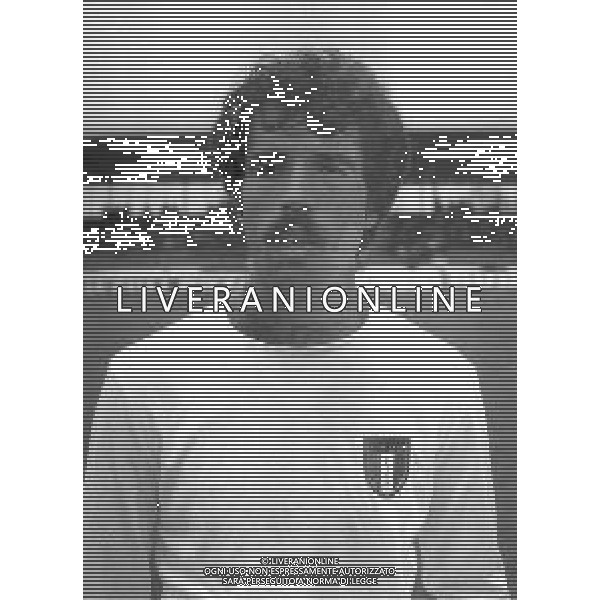 RETROSPETTIVA PIETRO PAOLO VIRDIS CALCIATORE NELLA FOTO PIETRO PAOLO VIRDIS CON LA MAGLIA DELLA NAZIONALE ITALIANA NELL\'ANNO 1981-1982 AG ALDO LIVERANI SAS 