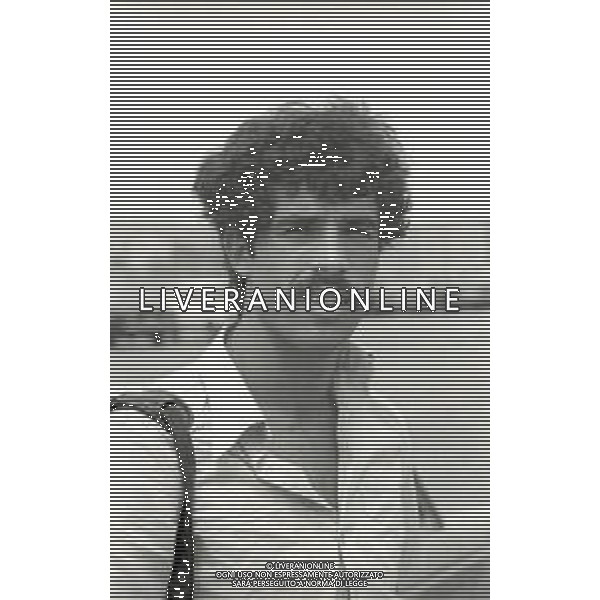 RETROSPETTIVA PIETRO PAOLO VIRDIS CALCIATORE NELLA FOTO PIETRO PAOLO VIRDIS ALL\'AEROPORTO DI CAGLIARI PARTE PER TORINO ACQUISTATO DALLA JUVENTUS NELL\'ANNO 1977  AG ALDO LIVERANI SAS
