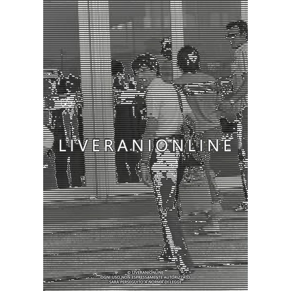 RETROSPETTIVA PIETRO PAOLO VIRDIS CALCIATORE NELLA FOTO PIETRO PAOLO VIRDIS ALL\'AEROPORTO DI CAGLIARI PARTE PER TORINO ACQUISTATO DALLA JUVENTUS NELL\'ANNO 1977  AG ALDO LIVERANI SAS