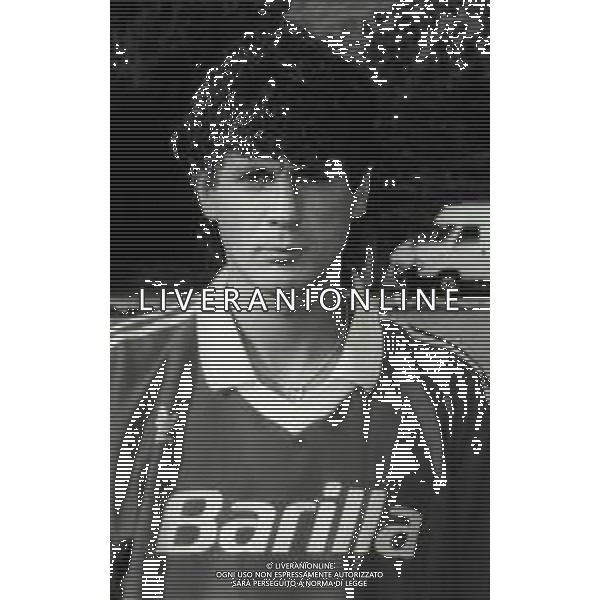 RETROSPETTIVA FAUSTO SALSANO CALCIATORE NELLA FOTO FAUSTO SALSANO CON LA MAGLIA DELLA SAMPDORIA CALCIO NELL\'ANNO 1993-1994 AG ALDO LIVERANI SAS