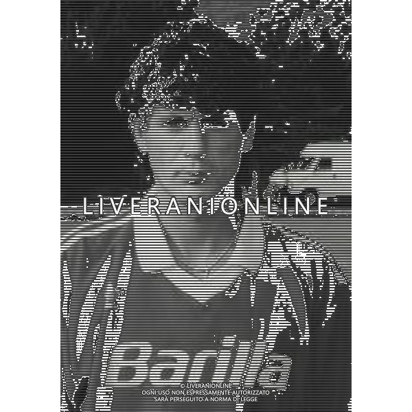 RETROSPETTIVA FAUSTO SALSANO CALCIATORE NELLA FOTO FAUSTO SALSANO CON LA MAGLIA DELLA SAMPDORIA CALCIO NELL\'ANNO 1993-1994 AG ALDO LIVERANI SAS