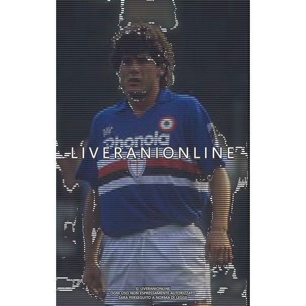 RETROSPETTIVA FAUSTO SALSANO CALCIATORE NELLA FOTO FAUSTO SALSANO CON LA MAGLIA DELLA SAMPDORIA  AG ALDO LIVERANI SAS 