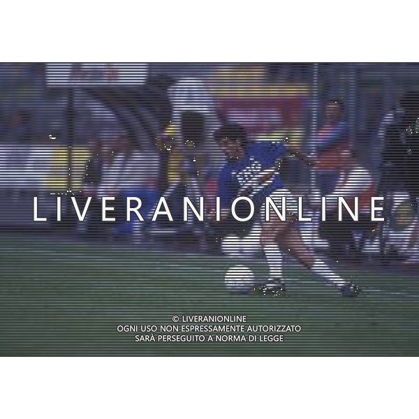 RETROSPETTIVA FAUSTO SALSANO CALCIATORE NELLA FOTO FAUSTO SALSANO CON LA MAGLIA DELLA SAMPDORIA  AG ALDO LIVERANI SAS 
