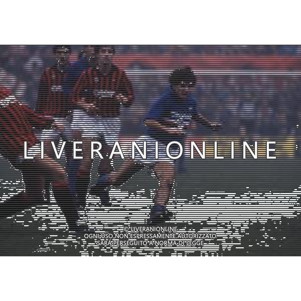 RETROSPETTIVA FAUSTO SALSANO CALCIATORE NELLA FOTO FAUSTO SALSANO CON LA MAGLIA DELLA SAMPDORIA  AG ALDO LIVERANI SAS 