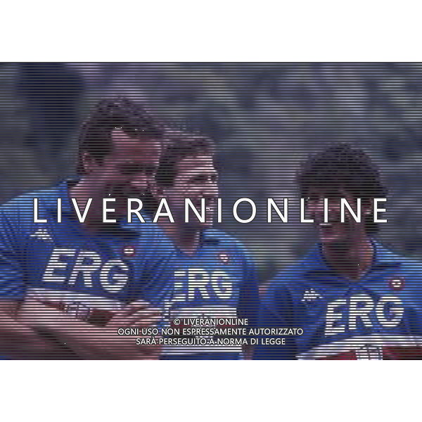 RETROSPETTIVA FAUSTO SALSANO CALCIATORE NELLA FOTO GIUSEPPE DOSSENA-VICTOR MUNOZ FAUSTO SALSANO CON LA MAGLIA DELLA SAMPDORIA  AG ALDO LIVERANI SAS 