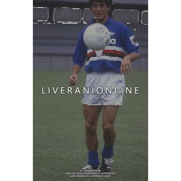 RETROSPETTIVA FAUSTO SALSANO CALCIATORE NELLA FOTO FAUSTO SALSANO CON LA MAGLIA DELLA SAMPDORIA  AG ALDO LIVERANI SAS 