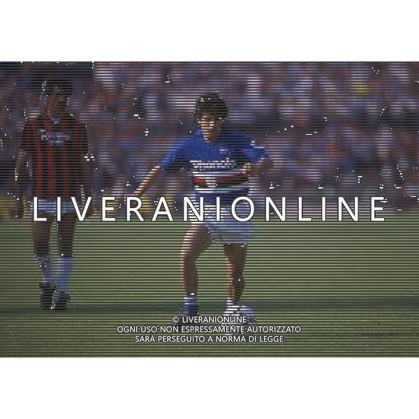 RETROSPETTIVA FAUSTO SALSANO CALCIATORE NELLA FOTO FAUSTO SALSANO CON LA MAGLIA DELLA SAMPDORIA  AG ALDO LIVERANI SAS 