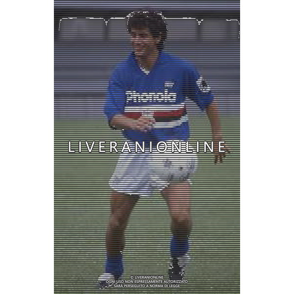 RETROSPETTIVA FAUSTO SALSANO CALCIATORE NELLA FOTO FAUSTO SALSANO CON LA MAGLIA DELLA SAMPDORIA  AG ALDO LIVERANI SAS 