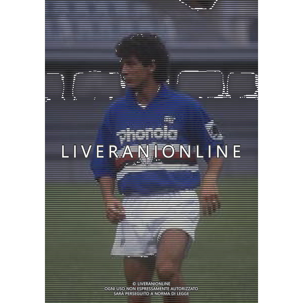 RETROSPETTIVA FAUSTO SALSANO CALCIATORE NELLA FOTO FAUSTO SALSANO CON LA MAGLIA DELLA SAMPDORIA  AG ALDO LIVERANI SAS 
