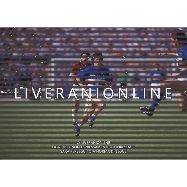 RETROSPETTIVA FAUSTO SALSANO CALCIATORE NELLA FOTO FAUSTO SALSANO CON LA MAGLIA DELLA SAMPDORIA  AG ALDO LIVERANI SAS 